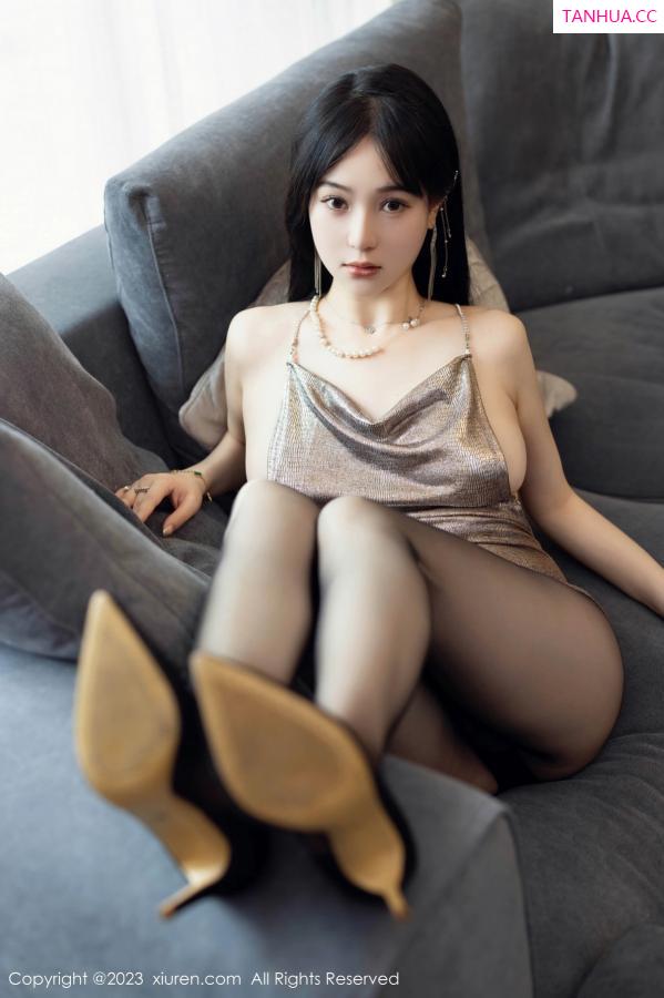   [XiuRen]高清写真图 2023.08.10 No.7211 柚琪Rich 黑丝美腿第23张图片